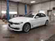 2019 BMW 5 Series 530e xDrive z VIN WBAJB1C51KB376190, wystawiony jako IAAI lot #41610326 z przebiegiem 22 089 mil mil oraz . Historia ofert i sprzedaży dostępna na DreamBid. Obrazek 17.