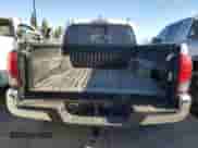 2023 Toyota Tacoma TRD Off Road z VIN 3TMCZ5ANXPM599586, wystawiony jako Copart lot #63530045 z przebiegiem Nie podano mil oraz Szkoda całkowita • Salvage title. Historia ofert i sprzedaży dostępna na DreamBid. Obrazek 6.