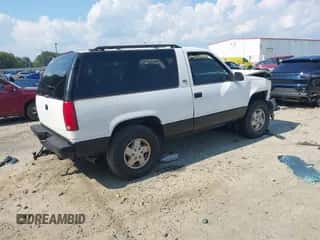 1994 Chevrolet Blazer z VIN 1GNEK18K3RJ411175, wystawiony jako IAAI lot #43214960 z przebiegiem 205 578 mil mil oraz . Historia ofert i sprzedaży dostępna na DreamBid. Obrazek 4.