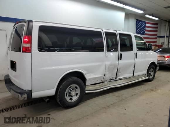 2017 Chevrolet Express Passenger LT с VIN 1GAZGPFGXH1193286, выставлен на аукционе Copart как лот 88923785 с пробегом 78 237 миль миль и Списание • Salvage title. История ставок и продаж доступна на DreamBid. Изображение 3.