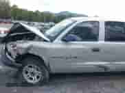 2001 Dodge Dakota Sport z VIN 1B7HL2AX01S333189, wystawiony jako IAAI lot #42719224 z przebiegiem 209 734 mil mil oraz . Historia ofert i sprzedaży dostępna na DreamBid. Obrazek 13.