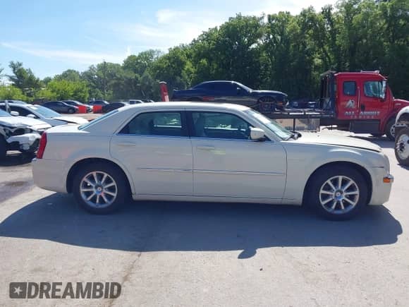 2008 Chrysler 300 Limited with VIN 2C3KA33G48H120184, listed as a IAAI auction lot 42624646 with 196,981 mi miles and . Bid and sale history available at DreamBid. Image 14.