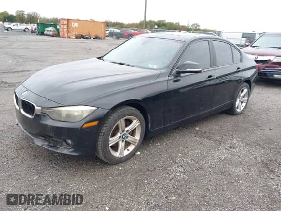 2015 BMW 3 Series 320i xDrive с VIN WBA3C3G55FNS73337, выставлен на аукционе IAAI как лот 43422688 с пробегом 202 326 миль миль и . История ставок и продаж доступна на DreamBid. Изображение 17.