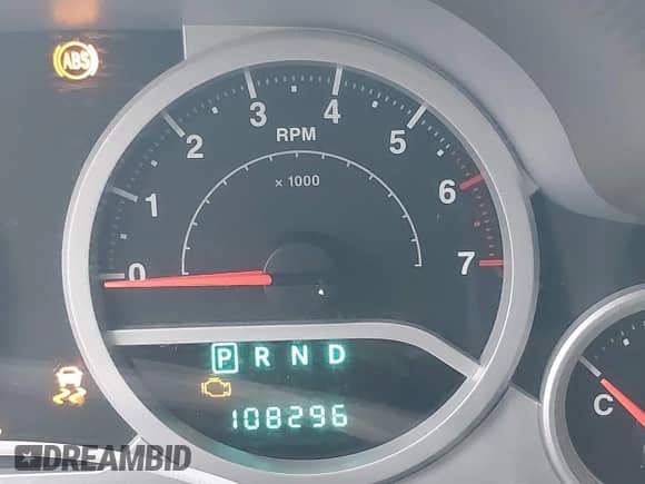 2007 Jeep Wrangler Unlimited Sahara z VIN 1J4GA59147L218594, wystawiony jako IAAI lot #42984397 z przebiegiem 108 296 mil mil oraz . Historia ofert i sprzedaży dostępna na DreamBid. Obrazek 16.