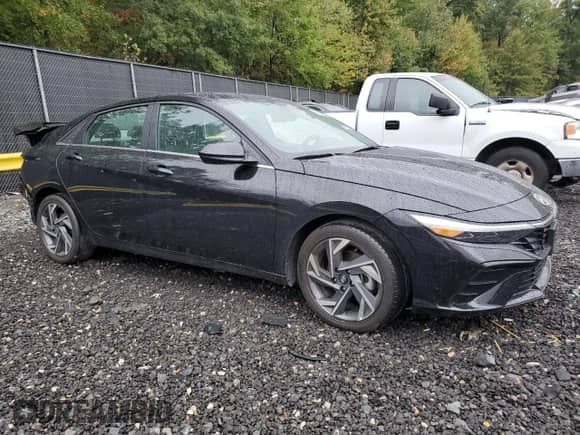 2025 Hyundai Elantra SEL Convenience z VIN KMHLS4DG5SU853717, wystawiony jako Copart lot #82285055 z przebiegiem 17 960 mil mil oraz Szkoda całkowita • Salvage title. Historia ofert i sprzedaży dostępna na DreamBid. Obrazek 4.