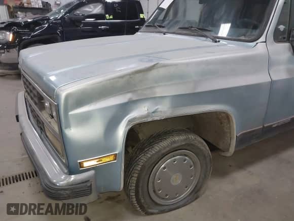 1990 Chevrolet Suburban с VIN 1GNER16K8LF134709, выставлен на аукционе IAAI как лот 42198031 с пробегом 277 772 миль миль и . История ставок и продаж доступна на DreamBid. Изображение 6.