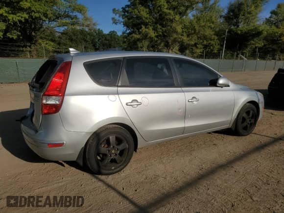 2009 Hyundai Elantra Touring with VIN KMHDC86E09U038792, listed as a Copart auction lot 84791125 with 172,061 mi miles and Salvage title. Bid and sale history available at DreamBid. Image 3.