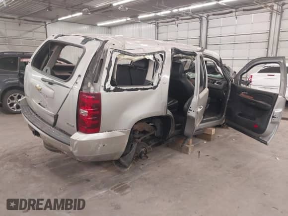 2008 Chevrolet Tahoe 3LT with VIN 1GNFK13058J158367, listed as a IAAI auction lot 42584214 with Not provided miles and . Bid and sale history available at DreamBid. Image 4.