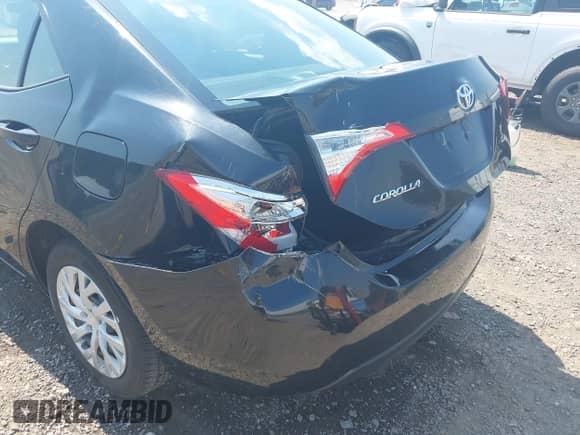 2019 Toyota Corolla L с VIN 2T1BURHE2KC226258, выставлен на аукционе IAAI как лот 43212980 с пробегом 105 212 миль миль и . История ставок и продаж доступна на DreamBid. Изображение 6.