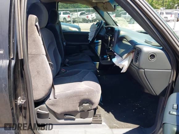 1999 GMC Sierra 1500 SLE with VIN 1GTEC14V9XZ517229, listed as a IAAI auction lot 42330188 with 285,579 mi miles and . Bid and sale history available at DreamBid. Image 5.