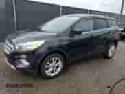 2017 Ford Escape SE z VIN 1FMCU9G99HUC40755, wystawiony jako Copart lot #82018215 z przebiegiem 164 076 mil mil oraz Czysty tytuł • Clean title. Historia ofert i sprzedaży dostępna na DreamBid. Obrazek 1.
