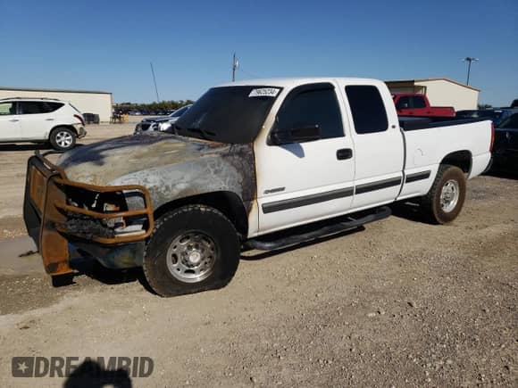 1999 Chevrolet Silverado 2500 LS с VIN 1GCFC29U9XZ150763, выставлен на аукционе Copart как лот 79625234 с пробегом Не указан миль и Списание • Salvage title. История ставок и продаж доступна на DreamBid. Изображение 1.