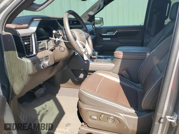 2024 GMC Sierra 1500 Denali z VIN 3GTUUGEL5RG282968, wystawiony jako Copart lot #80407365 z przebiegiem 3 707 mil mil oraz Czysty tytuł • Clean title. Historia ofert i sprzedaży dostępna na DreamBid. Obrazek 7.