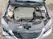 2013 Chrysler 200 Touring z VIN 1C3CCBBG9DN718136, wystawiony jako Copart lot #67245255 z przebiegiem 111 225 mil mil oraz Szkoda całkowita • Salvage title. Historia ofert i sprzedaży dostępna na DreamBid. Obrazek 11.