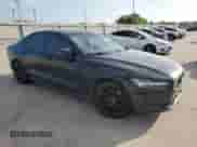 2024 Volvo S60 Plus Black Edition z VIN 7JRL12TH6RG305287, wystawiony jako Copart lot #51374615 z przebiegiem 27 542 mil mil oraz Szkoda całkowita • Salvage title. Historia ofert i sprzedaży dostępna na DreamBid. Obrazek 4.