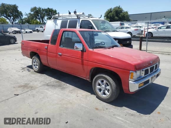 1996 Nissan Frontier XE z VIN 1N6SD16S3TC341128, wystawiony jako Copart lot #67135915 z przebiegiem 222 764 mil mil oraz Szkoda całkowita • Salvage title. Historia ofert i sprzedaży dostępna na DreamBid. Obrazek 4.
