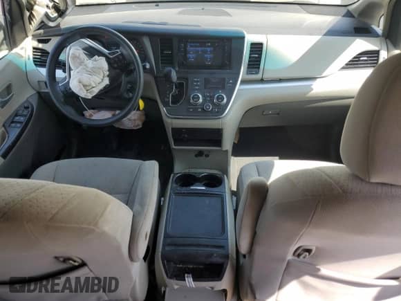 2017 Toyota Sienna LE z VIN 5TDJZ3DC2HS149244, wystawiony jako Copart lot #68222815 z przebiegiem 46 522 mil mil oraz Szkoda całkowita • Salvage title. Historia ofert i sprzedaży dostępna na DreamBid. Obrazek 8.