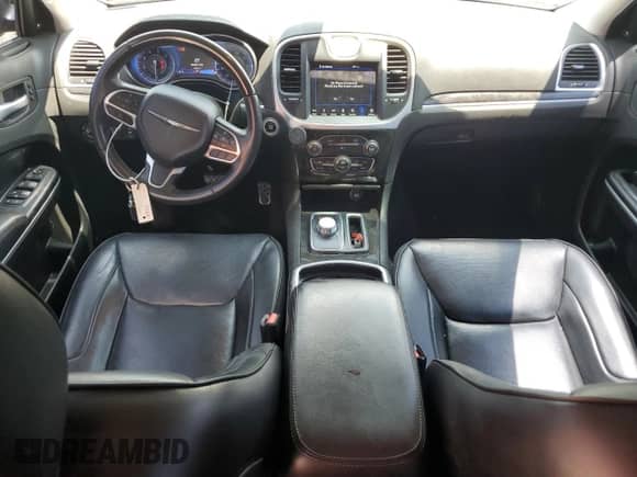 2019 Chrysler 300 Limited с VIN 2C3CCAKG6KH625302, выставлен на аукционе Copart как лот 62374935 с пробегом 85 234 миль миль и Списание • Salvage title. История ставок и продаж доступна на DreamBid. Изображение 8.