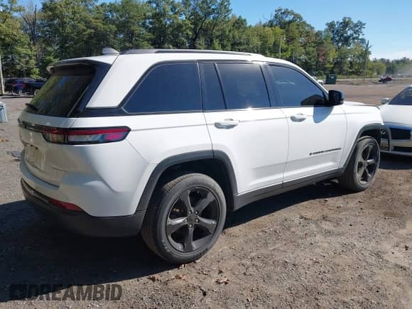 2023 Jeep Grand Cherokee Laredo with VIN 1C4RJHAG4PC513470, listed as a IAAI auction lot 43297054 with 37,533 mi miles and . Bid and sale history available at DreamBid. Image 4.