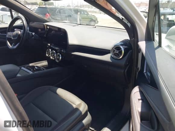 2024 Chevrolet Blazer EV eAWD LT z VIN 3GNKDBRJ8RS211335, wystawiony jako IAAI lot #42788476 z przebiegiem 18 190 mil mil oraz . Historia ofert i sprzedaży dostępna na DreamBid. Obrazek 5.