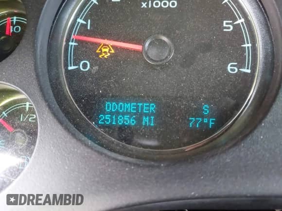 2009 Chevrolet Suburban LTZ z VIN 1GNFK363X9J100709, wystawiony jako IAAI lot #42687530 z przebiegiem 251 856 mil mil oraz . Historia ofert i sprzedaży dostępna na DreamBid. Obrazek 15.