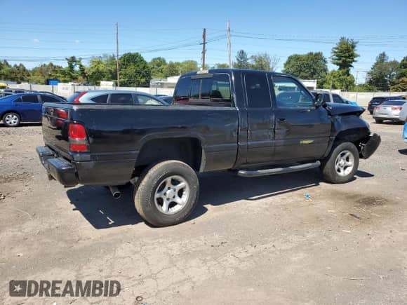2001 Dodge 1500 z VIN 3B7HF13Z91G226892, wystawiony jako Copart lot #71722035 z przebiegiem 240 701 mil mil oraz Szkoda całkowita • Salvage title. Historia ofert i sprzedaży dostępna na DreamBid. Obrazek 3.
