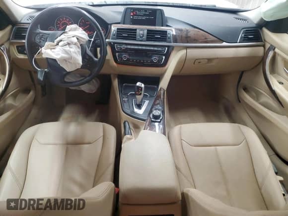 2016 BMW 3 Series 320i z VIN WBA8A9C59GK619056, wystawiony jako Copart lot #70267385 z przebiegiem 93 132 mil mil oraz Szkoda całkowita • Salvage title. Historia ofert i sprzedaży dostępna na DreamBid. Obrazek 8.