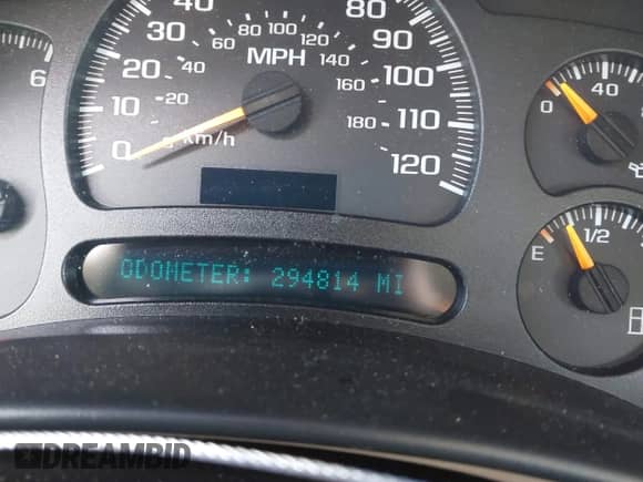 2005 Chevrolet Suburban Z71 z VIN 3GNFK16ZX5G191601, wystawiony jako IAAI lot #42727237 z przebiegiem 294 814 mil mil oraz . Historia ofert i sprzedaży dostępna na DreamBid. Obrazek 7.