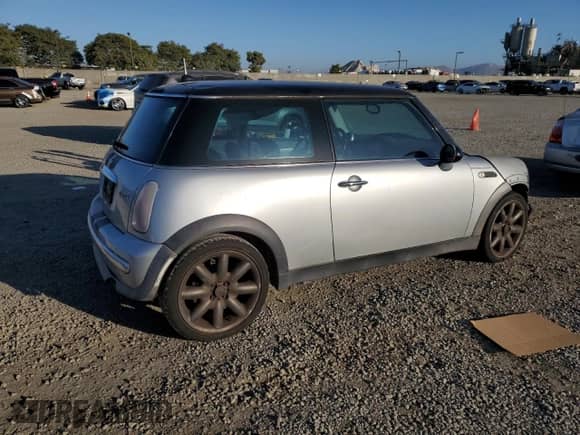2004 MINI Hardtop with VIN WMWRC33494TC54180, listed as a Copart auction lot 87096995 with 160,028 mi miles and Salvage title. Bid and sale history available at DreamBid. Image 3.