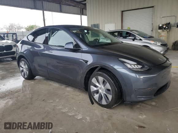 2022 Tesla Model Y Long Range with VIN 7SAYGDEE9NA005748, listed as a Copart auction lot 62662084 with 19,912 mi miles and Non repairable. Bid and sale history available at DreamBid. Image 4.