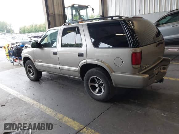 2005 Chevrolet Blazer LS with VIN 1GNCS13X85K109329, listed as a IAAI auction lot 43278597 with 160,183 mi miles and . Bid and sale history available at DreamBid. Image 3.