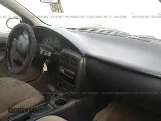 2001 Saturn SL z VIN 1G8ZK52781Z351108, wystawiony jako IAAI lot #19251283 z przebiegiem 241 448 mil mil oraz . Historia ofert i sprzedaży dostępna na DreamBid. Obrazek 5.
