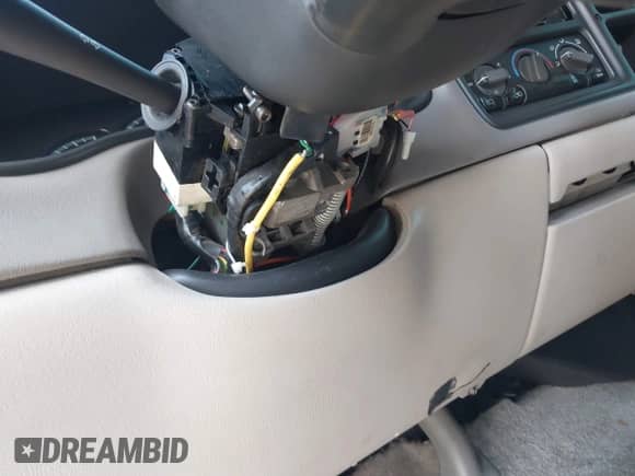 2002 Chevrolet Tahoe LS с VIN 1GNEC13Z42R185463, выставлен на аукционе IAAI как лот 42592440 с пробегом 165 870 миль миль и . История ставок и продаж доступна на DreamBid. Изображение 6.