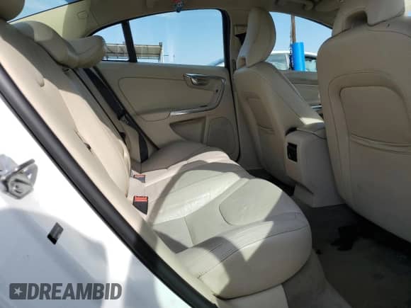 2014 Volvo S60 T5 z VIN YV1612FH7E2275192, wystawiony jako Copart lot #70063675 z przebiegiem 127 396 mil mil oraz Czysty tytuł • Clean title. Historia ofert i sprzedaży dostępna na DreamBid. Obrazek 10.