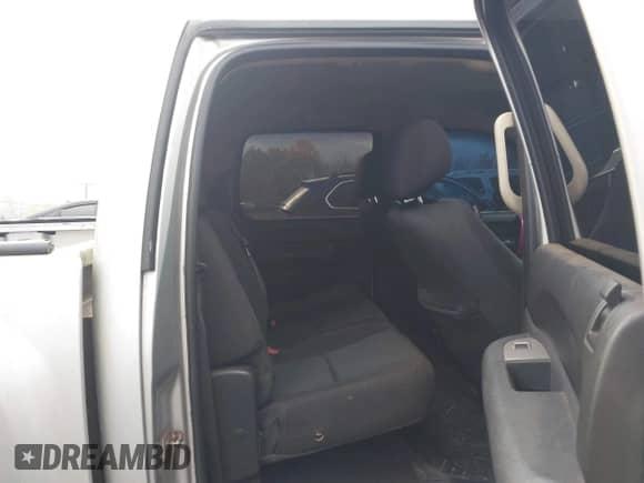 2010 Chevrolet Silverado 1500 LT z VIN 3GCRKSE37AG114302, wystawiony jako IAAI lot #43520478 z przebiegiem 143 655 mil mil oraz . Historia ofert i sprzedaży dostępna na DreamBid. Obrazek 8.