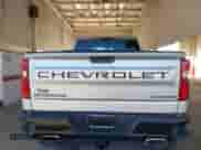 2020 Chevrolet Silverado 1500 Custom Trail Boss z VIN 1GCPYCEF2LZ142341, wystawiony jako IAAI lot #43430476 z przebiegiem 55 401 mil mil oraz . Historia ofert i sprzedaży dostępna na DreamBid. Obrazek 17.