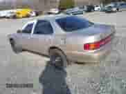 1994 Toyota Camry LE z VIN JT2SK12E3R0201284, wystawiony jako IAAI lot #41168490 z przebiegiem 177 006 mil mil oraz . Historia ofert i sprzedaży dostępna na DreamBid. Obrazek 3.
