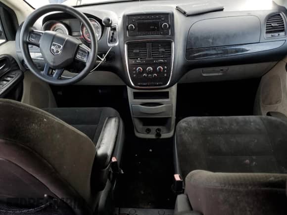 2016 Dodge Grand Caravan SE z VIN 2C4RDGBG3GR122916, wystawiony jako Copart lot #85343345 z przebiegiem 140 084 mil mil oraz Czysty tytuł • Clean title. Historia ofert i sprzedaży dostępna na DreamBid. Obrazek 8.