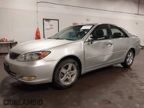 2002 Toyota Camry LE z VIN 4T1BE32K02U033310, wystawiony jako IAAI lot #42586585 z przebiegiem 154 658 mil mil oraz . Historia ofert i sprzedaży dostępna na DreamBid. Obrazek 19.