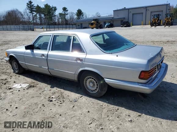 1984 Mercedes-Benz 500 с VIN WDBCA37A2EA051770, выставлен на аукционе Copart как лот 51435455 с пробегом 125 149 миль миль и Чистый • Clean title. История ставок и продаж доступна на DreamBid. Изображение 2.
