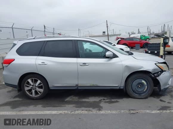 2014 Nissan Pathfinder SL z VIN 5N1AR2MN6EC726507, wystawiony jako IAAI lot #42444733 z przebiegiem 136 280 mil mil oraz . Historia ofert i sprzedaży dostępna na DreamBid. Obrazek 13.