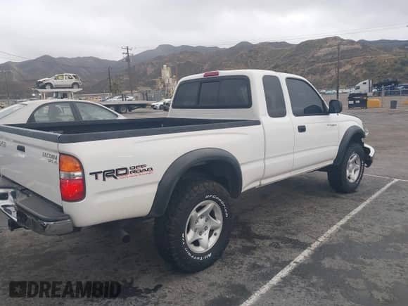 2001 Toyota Tacoma с VIN 5TEWN72N11Z820568, выставлен на аукционе IAAI как лот 41820146 с пробегом 188 430 миль миль и . История ставок и продаж доступна на DreamBid. Изображение 4.