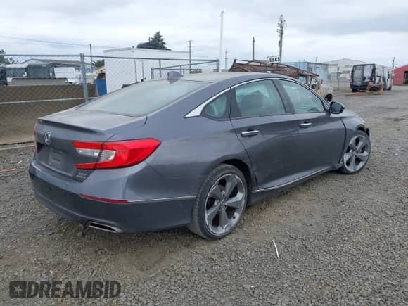 2018 Honda Accord Touring z VIN 1HGCV2F97JA031923, wystawiony jako IAAI lot #42509247 z przebiegiem 61 988 mil mil oraz . Historia ofert i sprzedaży dostępna na DreamBid. Obrazek 4.