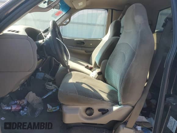 2000 Ford F-150 XL z VIN 1FTRX17W9YNC18326, wystawiony jako Copart lot #75909564 z przebiegiem Nie podano mil oraz Szkoda całkowita • Salvage title. Historia ofert i sprzedaży dostępna na DreamBid. Obrazek 7.