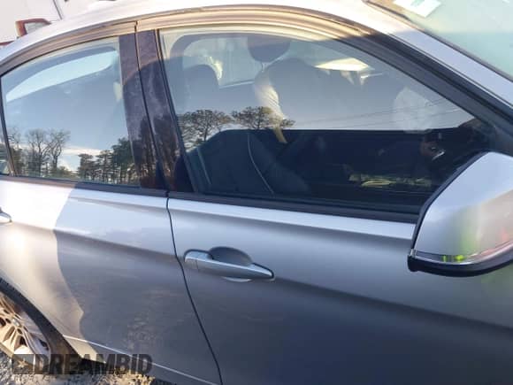 2016 BMW 3 Series 328i xDrive z VIN WBA8E3G58GNT80352, wystawiony jako IAAI lot #41501046 z przebiegiem Nie podano mil oraz . Historia ofert i sprzedaży dostępna na DreamBid. Obrazek 13.