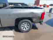 2008 Chevrolet Silverado 1500 1LT z VIN 2GCEC19C181243297, wystawiony jako IAAI lot #42698714 z przebiegiem 227 126 mil mil oraz . Historia ofert i sprzedaży dostępna na DreamBid. Obrazek 6.