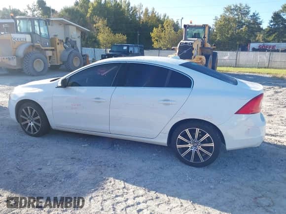 2017 Volvo S60 Inscription с VIN LYV402HK8HB195279, выставлен на аукционе IAAI как лот 43226188 с пробегом 145 213 миль миль и . История ставок и продаж доступна на DreamBid. Изображение 14.