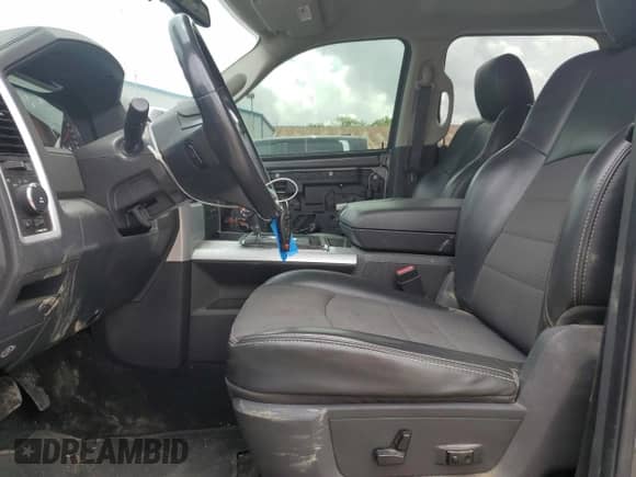 2010 Dodge 1500 SLT z VIN 1D7RV1CT5AS177661, wystawiony jako Copart lot #56820115 z przebiegiem 124 286 mil mil oraz Szkoda całkowita • Salvage title. Historia ofert i sprzedaży dostępna na DreamBid. Obrazek 7.