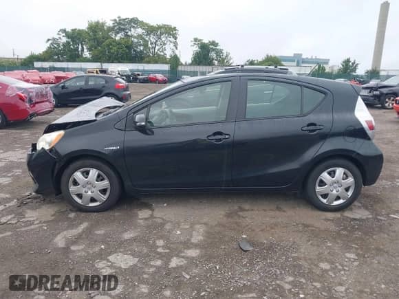 2013 Toyota Prius One z VIN JTDKDTB3XD1545063, wystawiony jako IAAI lot #43039727 z przebiegiem Nie podano mil oraz . Historia ofert i sprzedaży dostępna na DreamBid. Obrazek 14.
