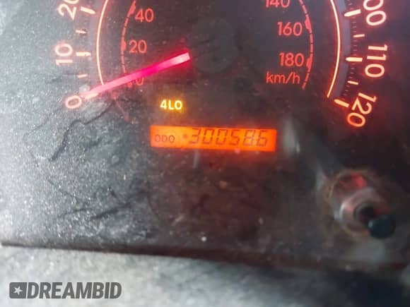 2011 Toyota Tundra с VIN 5TFUY5F10BX165953, выставлен на аукционе IAAI как лот 41533552 с пробегом 300 586 миль миль и . История ставок и продаж доступна на DreamBid. Изображение 14.